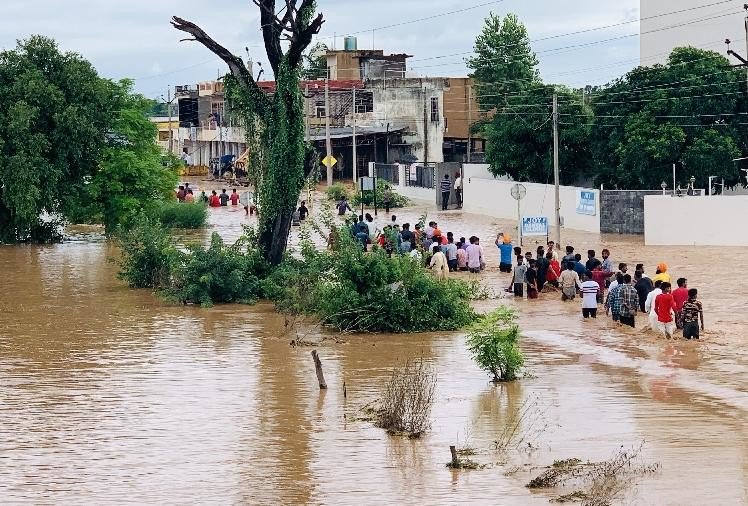 ਮੀਂਹ ਰੁਕਣ ਦੇ ਬਾਵਜੂਦ ਹੜ੍ਹਾਂ ਨੇ ਸਤਾਏ ਪੰਜਾਬੀ, ਕਈ ਜ਼ਿਲ੍ਹਿਆਂ ‘ਚ ਸਥਿਤੀ ਗੰਭੀਰ