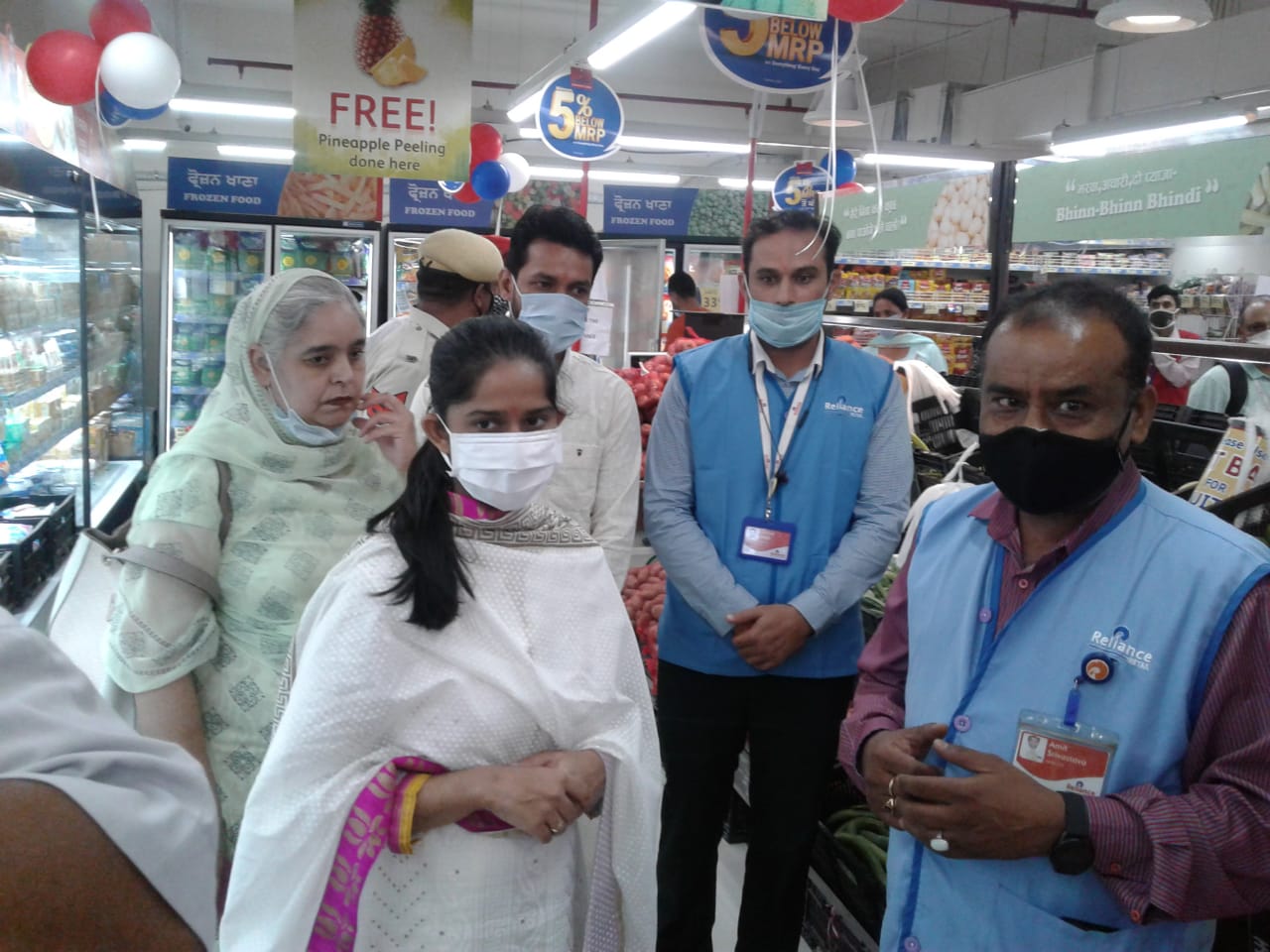 DC SBS Nagar ਡਿਪਟੀ ਕਮਿਸ਼ਨਰ ਵੱਲੋਂ ਨਵੇਂ ਖੁੱਲੇ ਰਿਲਾਇੰਸ ਸਮਾਰਟ ਦਾ ਉਦਘਾਟਨ