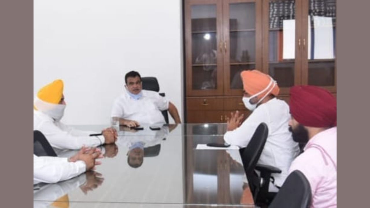 aap meet Gadkari ji aap meet Gadkari ji