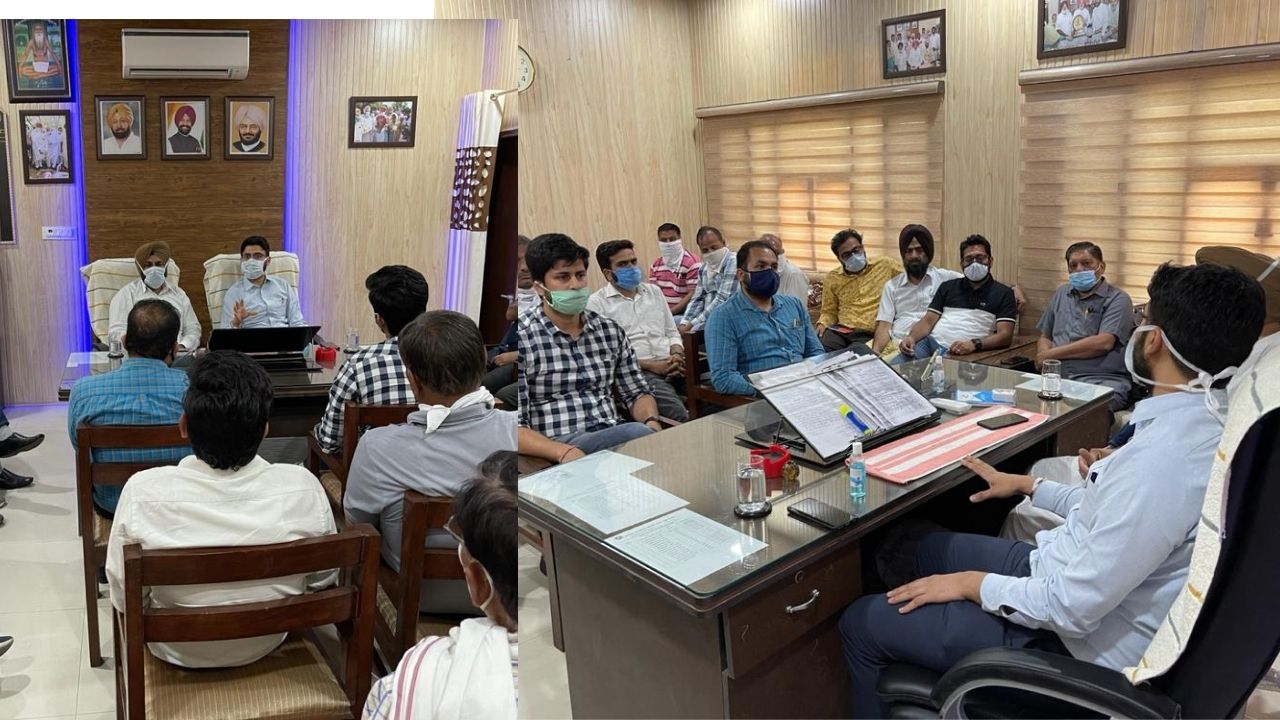 Untitled design (8) ਐਸਡੀਐਮ ਵੱਲੋਂ ਕਣਕ ਦੇ ਖਰੀਦ ਪ੍ਰਬੰਧਾਂ ਦਾ ਜਾਇਜ਼ਾ *ਸਬੰਧਤ ਧਿਰਾਂ ਦੀਆਂ ਮੁਸ਼ਕਲਾਂ ਸੁਣੀਆਂ