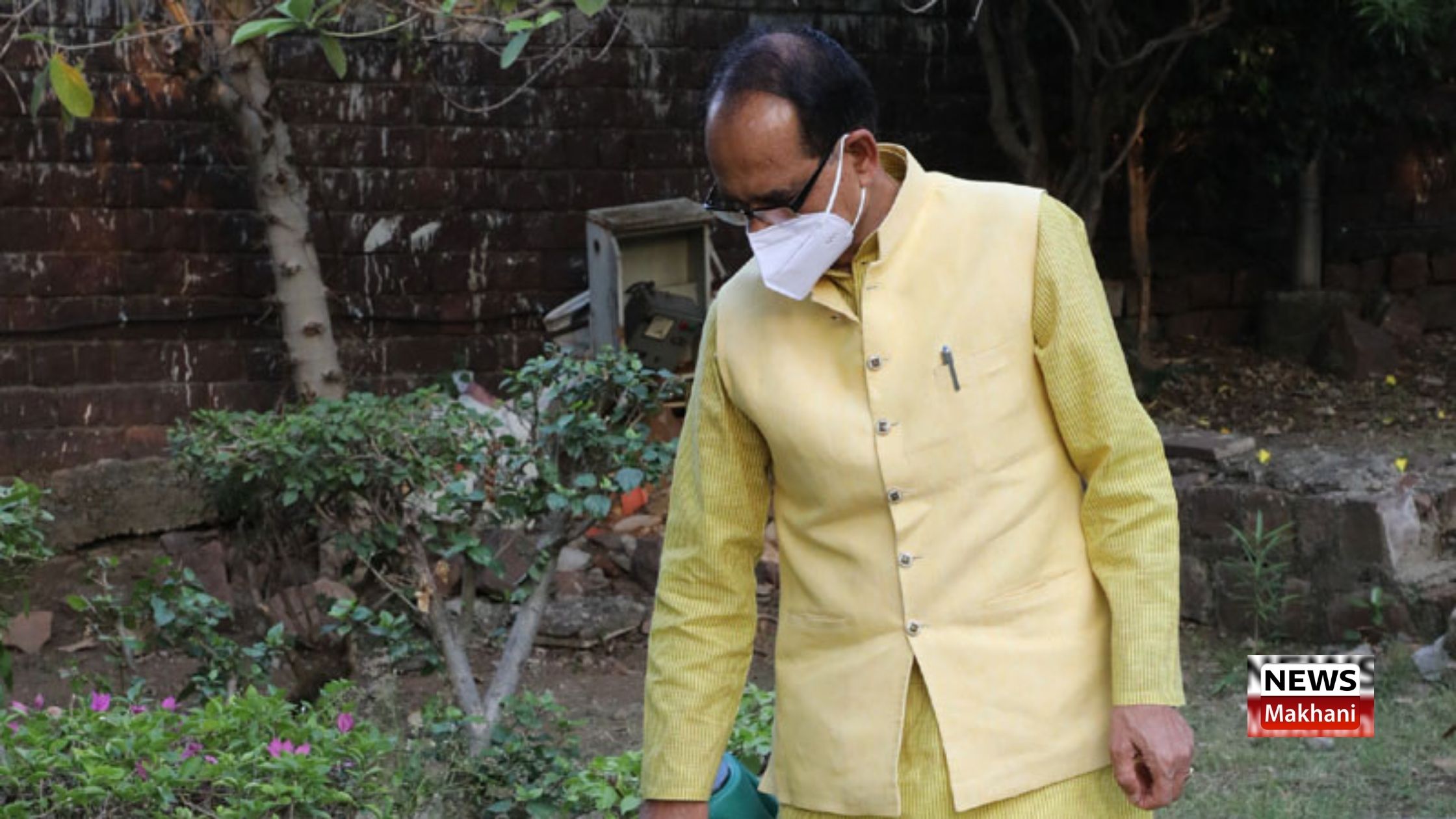 मुख्यमंत्री चौहान ने आंवले का पौधा लगाया मुख्यमंत्री चौहान ने आंवले का पौधा लगाया