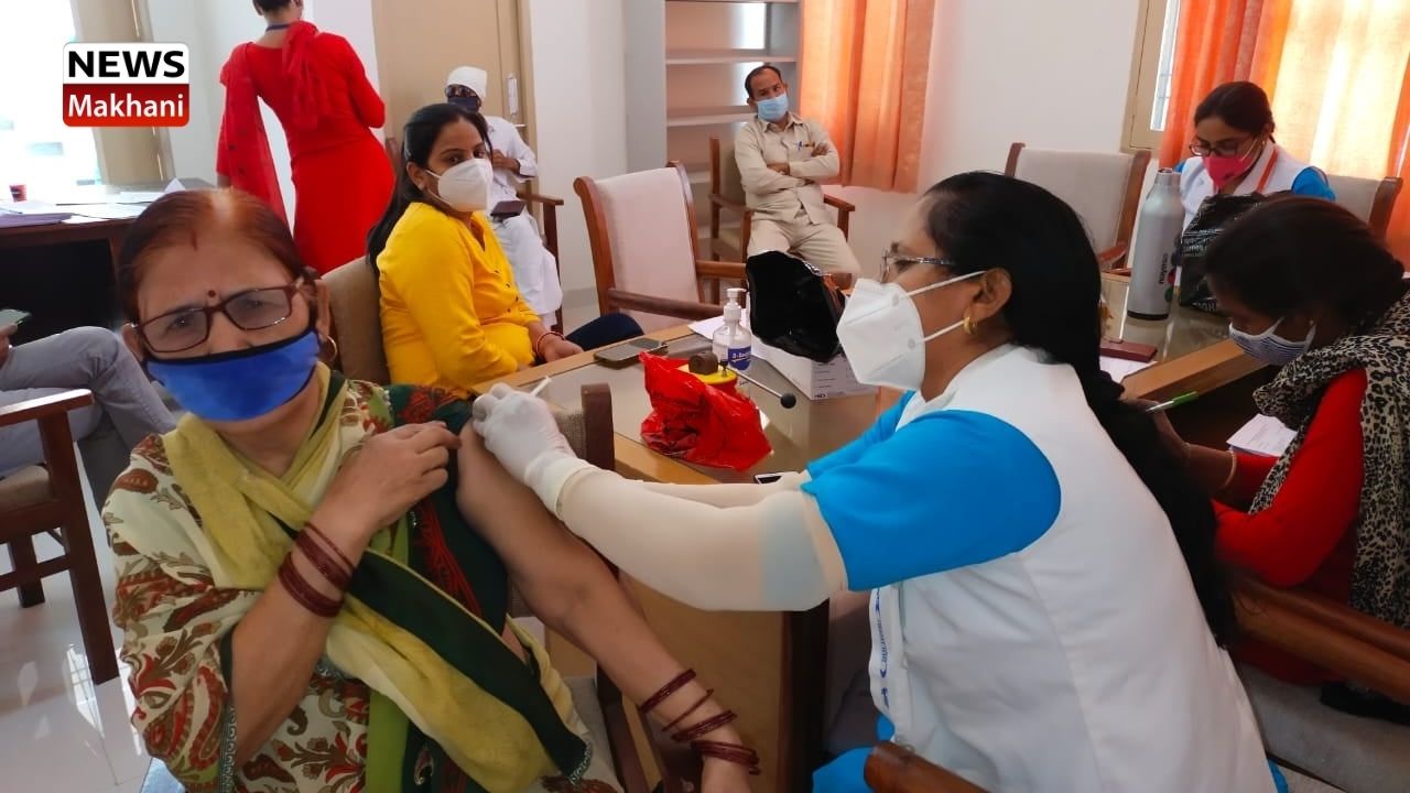 जिला न्यायालय में वैक्सीनेशन कार्यक्रम आयोजित, 223 लाभार्थियों ने लगवाई वैक्सीन: सीजेएम अनुराधा