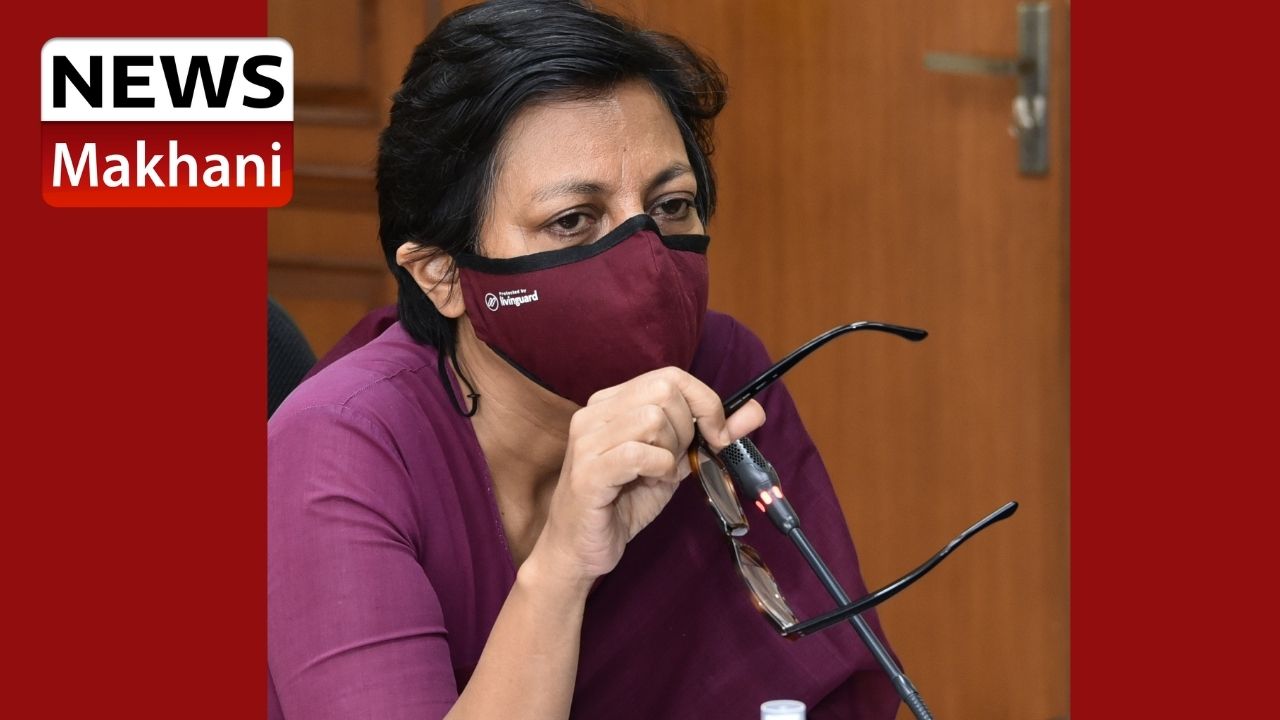 CHIAL PRESENTS RS. 3.20 CRORE INTERIM DIVIDEND CHEQUE TO PUNJAB CM (1)