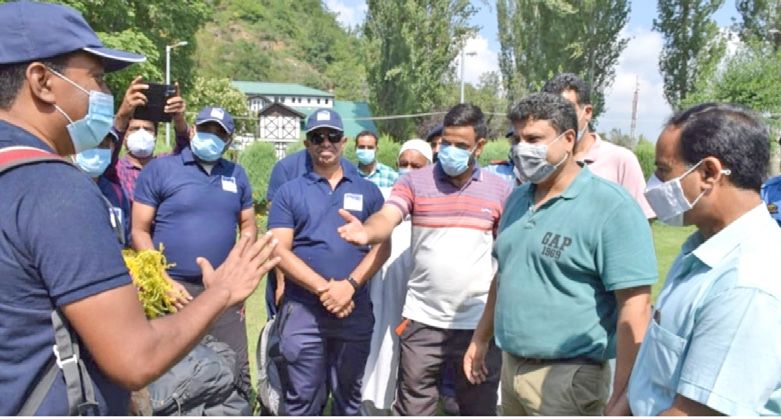 Sarmad-Hafeez-flags-off-sanitation-drive-along-Great-Lakes-Trek