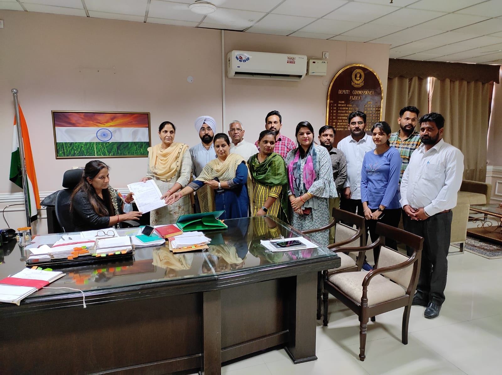 ਕਲੈਰੀਕਲ ਕਾਮਿਆਂ ਕਲੈਰੀਕਲ ਕਾਮਿਆਂ