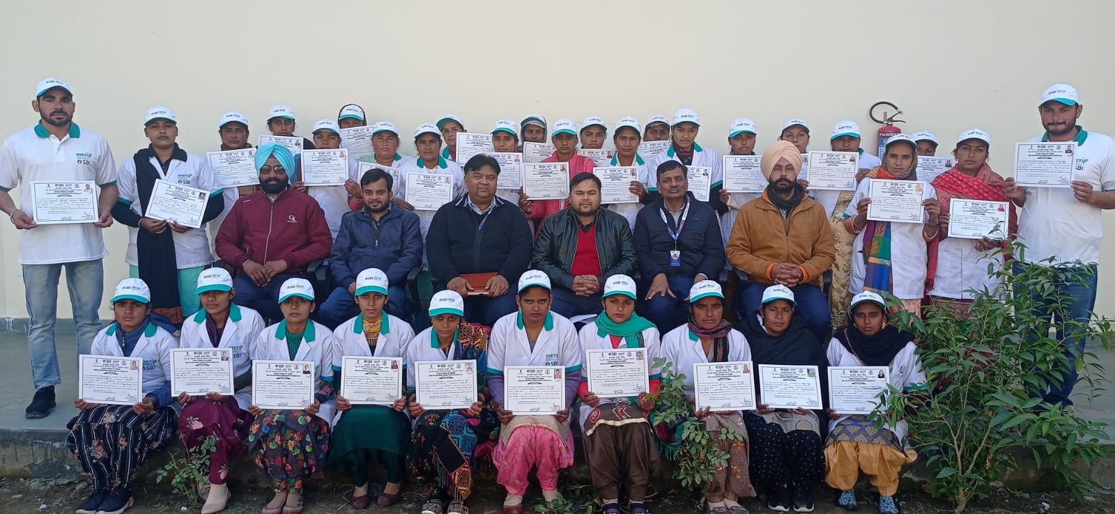 ਸਰਟੀਫਿਕੇਟ ਵੰਡੇ ਸਰਟੀਫਿਕੇਟ ਵੰਡੇ