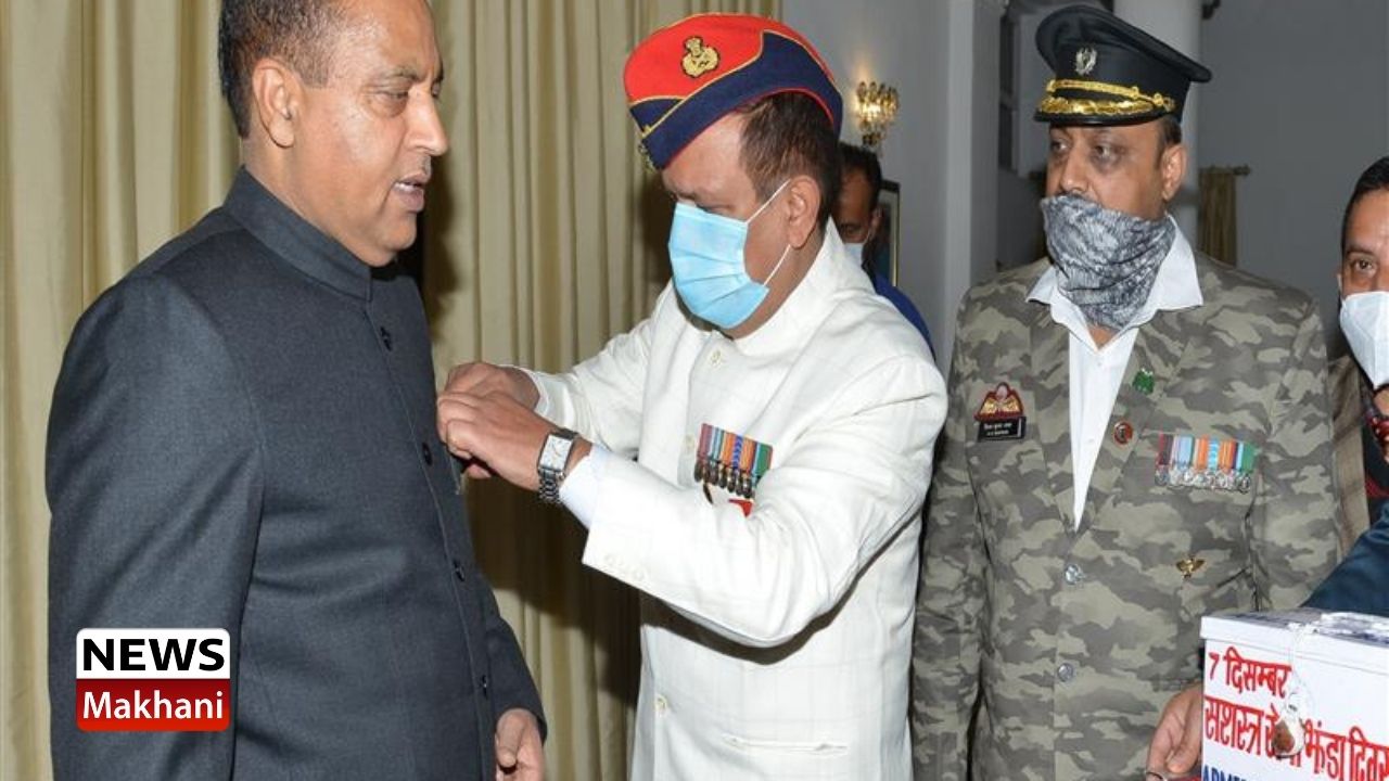 मुख्यमंत्री ने सशस्त्र सेवा झंडा दिवस मंे किया अंशदान मुख्यमंत्री ने सशस्त्र सेवा झंडा दिवस मंे किया अंशदान