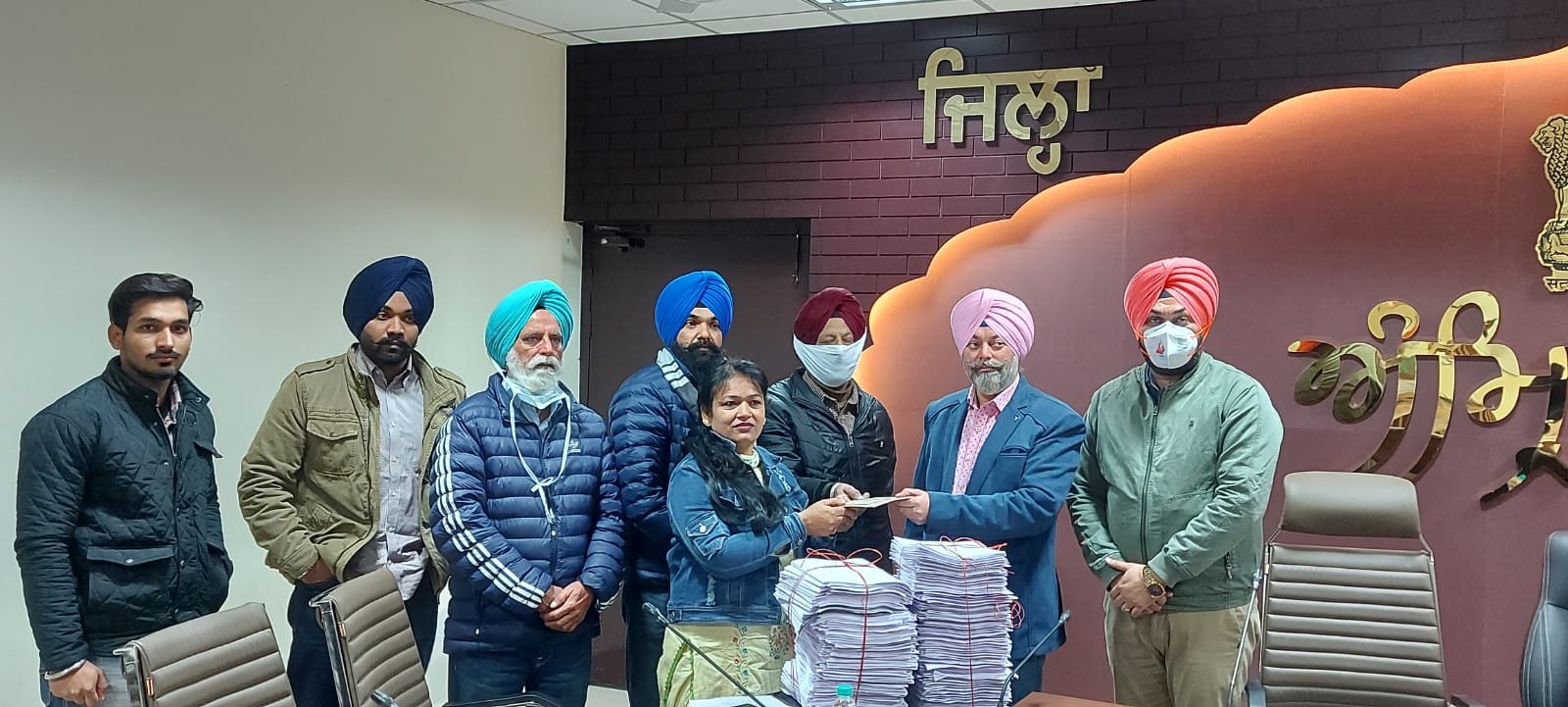 ਜਿਲੇ੍ਹ ਵਿੱਚ ਕੁੱਲ 1944090 ਵੋਟਰ -ਸਹਾਇਕ ਕਮਿਸ਼ਨਰ ਜਿਲੇ੍ਹ ਵਿੱਚ ਕੁੱਲ 1944090 ਵੋਟਰ -ਸਹਾਇਕ ਕਮਿਸ਼ਨਰ