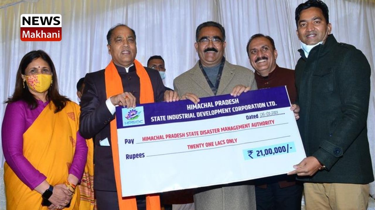 HPSIDC presents cheque of Rs. 21 lakh to Chief Minister HPSIDC presents cheque of Rs. 21 lakh to Chief Minister