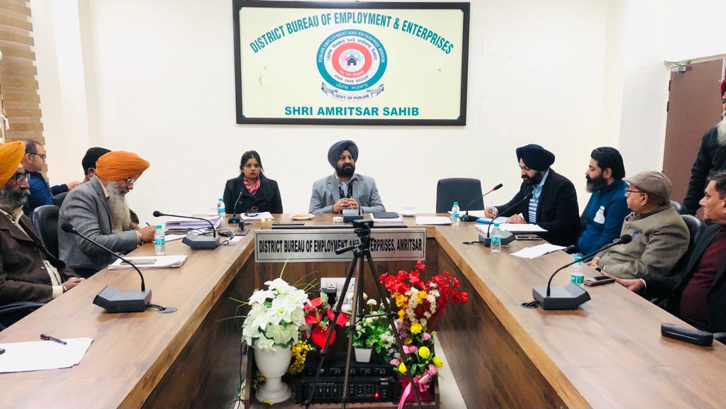 ਰਾਜਸੀ ਪਾਰਟੀਆਂ ਚੋਣ ਪ੍ਰਕ੍ਰਿਆ ਦੌਰਾਨ ਚੋਣ ਕਮਿਸ਼ਨ ਦੀਆਂ ਹਦਾਇਤਾਂ ਦੀ ਇੰਨ-ਬਿੰਨ ਪਾਲਣਾ ਯਕੀਨੀ ਬਨਾਉਣ-ਜਿਲ੍ਹਾ ਚੋਣ ਅਧਿਕਾਰੀ ਵੱਲੋਂ ਰਾਜਸੀ ਪਾਰਟੀਆਂ ਦੇ ਪ੍ਰਤੀਨਿਧੀਆਂ ਨਾਲ ਮੀਟਿੰਗ ਰਾਜਸੀ ਪਾਰਟੀਆਂ ਚੋਣ ਪ੍ਰਕ੍ਰਿਆ ਦੌਰਾਨ ਚੋਣ ਕਮਿਸ਼ਨ ਦੀਆਂ ਹਦਾਇਤਾਂ ਦੀ ਇੰਨ-ਬਿੰਨ ਪਾਲਣਾ ਯਕੀਨੀ ਬਨਾਉਣ-ਜਿਲ੍ਹਾ ਚੋਣ ਅਧਿਕਾਰੀ ਵੱਲੋਂ ਰਾਜਸੀ ਪਾਰਟੀਆਂ ਦੇ ਪ੍ਰਤੀਨਿਧੀਆਂ ਨਾਲ ਮੀਟਿੰਗ