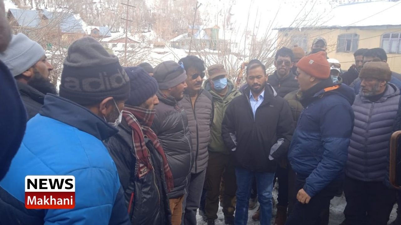 CEC Feroz Khan takes on-spot assessment of damaged public property at Drass CEC Feroz Khan takes on-spot assessment of damaged public property at Drass
