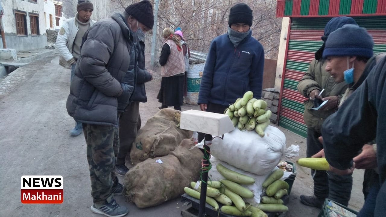 Cooperative Department distributes fresh winter vegetables to Khaltse sub-division Cooperative Department distributes fresh winter vegetables to Khaltse sub-division