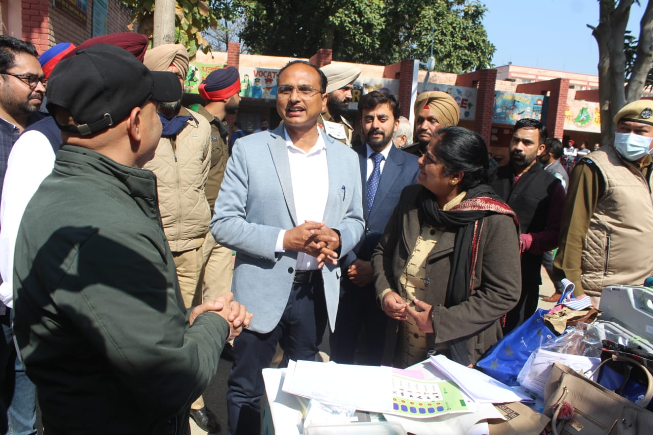 ਸਾਰੇ ਵੋਟਰ ਬਿਨ੍ਹਾਂ ਨਿਰਭੈ ਹੋ ਕੇ ਆਪਣੀ ਵੋਟ ਦੇ ਅਧਿਕਾਰ ਦੀ ਕਰਨ ਵਰਤੋਂ - ਜ਼ਿਲ੍ਹਾ ਚੋਣ ਅਫ਼ਸਰ-ਕਮ-ਡਿਪਟੀ ਕਮਿਸ਼ਨਰ ਲੁਧਿਆਣਾ ਸਾਰੇ ਵੋਟਰ ਬਿਨ੍ਹਾਂ ਨਿਰਭੈ ਹੋ ਕੇ ਆਪਣੀ ਵੋਟ ਦੇ ਅਧਿਕਾਰ ਦੀ ਕਰਨ ਵਰਤੋਂ - ਜ਼ਿਲ੍ਹਾ ਚੋਣ ਅਫ਼ਸਰ-ਕਮ-ਡਿਪਟੀ ਕਮਿਸ਼ਨਰ ਲੁਧਿਆਣਾ