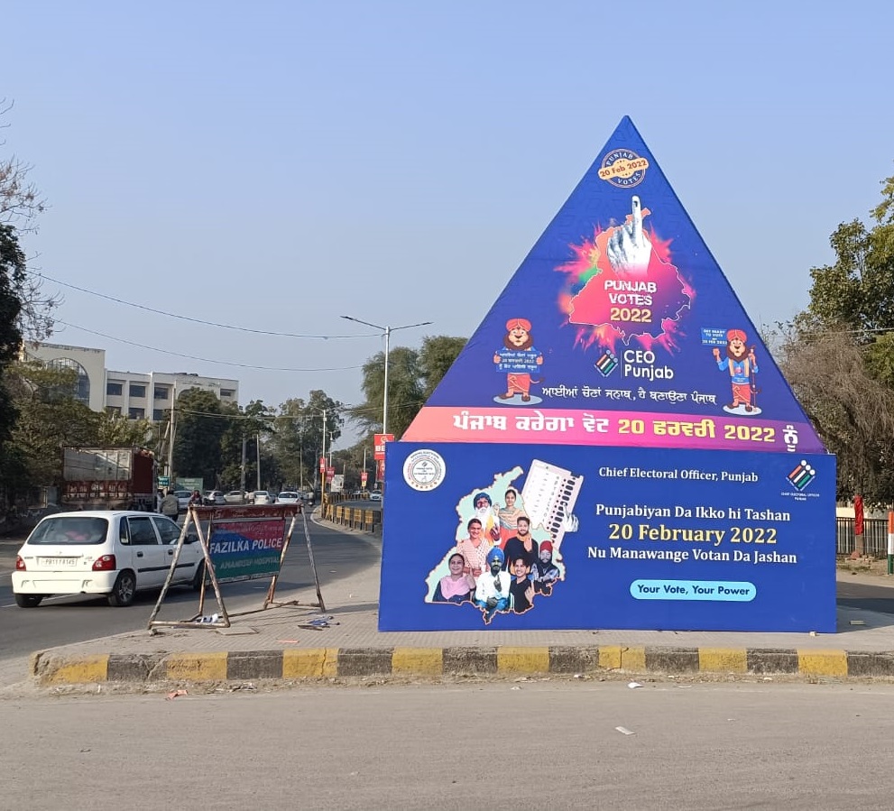 ਆਉਣ ਜਾਣ ਵਾਲੇ ਹਰੇਕ ਵਿਅਕਤੀ ਨੂੰ ਪ੍ਰਭਾਵਿਤ ਕਰ ਰਿਹਾ ਹੈ ਵੋਟਾਂ ਸਬੰਧੀ ਸਜਾਇਆ ਚੌਂਕ ਆਉਣ ਜਾਣ ਵਾਲੇ ਹਰੇਕ ਵਿਅਕਤੀ ਨੂੰ ਪ੍ਰਭਾਵਿਤ ਕਰ ਰਿਹਾ ਹੈ ਵੋਟਾਂ ਸਬੰਧੀ ਸਜਾਇਆ ਚੌਂਕ