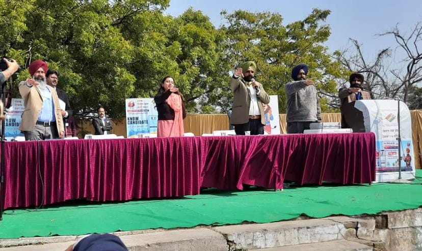 ਰਿਟਰਨਿੰਗ ਅਧਿਕਾਰੀਆਂ ਨੇ ਚੋਣ ਅਮਲੇ ਦੀ ਤੀਸਰੀ ਰਿਹਰਸਲ ਕਰਵਾਈ ਰਿਟਰਨਿੰਗ ਅਧਿਕਾਰੀਆਂ ਨੇ ਚੋਣ ਅਮਲੇ ਦੀ ਤੀਸਰੀ ਰਿਹਰਸਲ ਕਰਵਾਈ