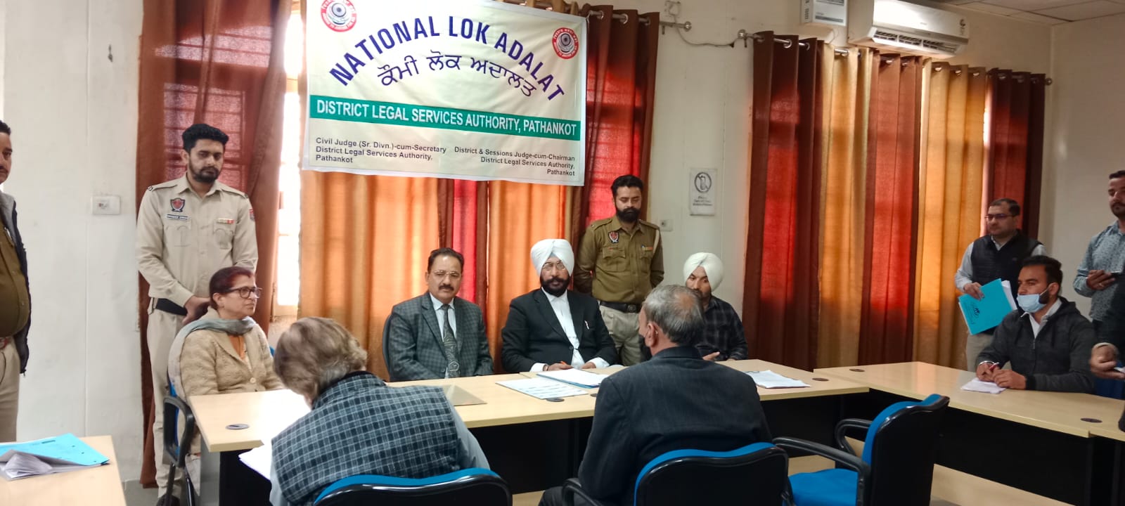 ਜਿਲ੍ਹਾ ਕਾਨੂੰਨੀ ਸੇਵਾਵਾਂ ਅਥਾਰਟੀ, ਪਠਾਨਕੋਟ ਵੱਲੋਂ ਕੋਰਟ ਕੰਪਲੈਂਕਸ ਮਲਿਕਪੁਰ ਦੇ ਵਿਚ ਮਿਤੀ 12.03.2022 ਨੂੰ ਨੈਸ਼ਨਲ ਲੋਕ ਅਦਾਲਤ ਦਾ ਕਰਵਾਇਆ ਗਿਆ ਆਯੋਜਨ ਜਿਲ੍ਹਾ ਕਾਨੂੰਨੀ ਸੇਵਾਵਾਂ ਅਥਾਰਟੀ, ਪਠਾਨਕੋਟ ਵੱਲੋਂ ਕੋਰਟ ਕੰਪਲੈਂਕਸ ਮਲਿਕਪੁਰ ਦੇ ਵਿਚ ਮਿਤੀ 12.03.2022 ਨੂੰ ਨੈਸ਼ਨਲ ਲੋਕ ਅਦਾਲਤ ਦਾ ਕਰਵਾਇਆ ਗਿਆ ਆਯੋਜਨ