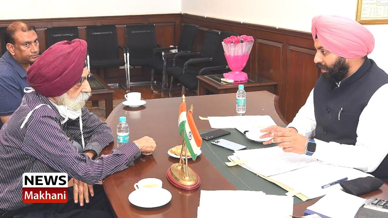 ਕੈਬਨਿਟ ਮੰਤਰੀ ਬੈਂਸ ਸਵੇਰੇ 9 ਵਜੇ ਦਫ਼ਤਰ ਪਹੁੰਚੇ, ਨਵੀਂ ਮਾਈਨਿੰਗ ਪਾਲਿਸੀ ਸੰਬੰਧੀ ਮਾਹਿਰਾਂ ਨਾਲ ਕੀਤੀ ਮੀਟਿੰਗ ਕੈਬਨਿਟ ਮੰਤਰੀ ਬੈਂਸ ਸਵੇਰੇ 9 ਵਜੇ ਦਫ਼ਤਰ ਪਹੁੰਚੇ, ਨਵੀਂ ਮਾਈਨਿੰਗ ਪਾਲਿਸੀ ਸੰਬੰਧੀ ਮਾਹਿਰਾਂ ਨਾਲ ਕੀਤੀ ਮੀਟਿੰਗ