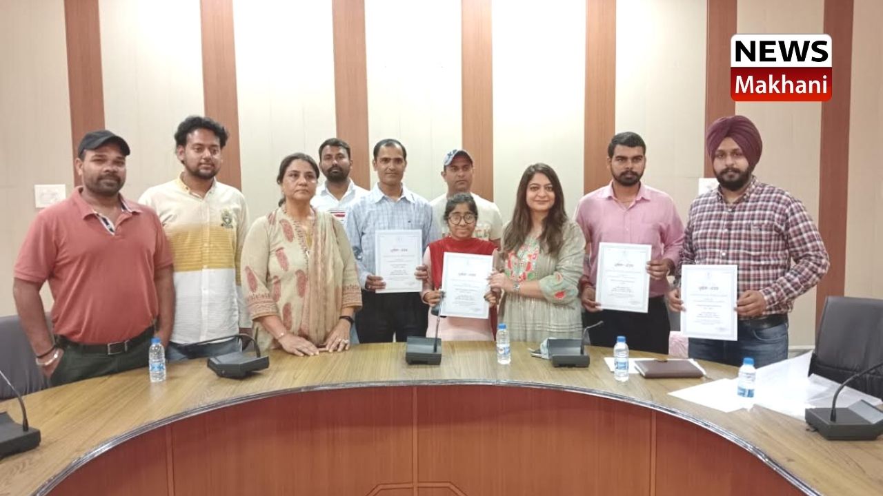 ਵਧੀਕ ਡਿਪਟੀ ਕਮਿਸ਼ਨਰ ਜਗਰਾਓ ਵੱਲੋਂ ਕਰੋਨਾ ਮਹਾਂਮਾਰੀ ਨਾਲ ਲੜਨ ਵਾਲੇ ਯੋਧਿਆਂ ਦਾ ਕੀਤਾ ਸਨਮਾਨ ਵਧੀਕ ਡਿਪਟੀ ਕਮਿਸ਼ਨਰ ਜਗਰਾਓ ਵੱਲੋਂ ਕਰੋਨਾ ਮਹਾਂਮਾਰੀ ਨਾਲ ਲੜਨ ਵਾਲੇ ਯੋਧਿਆਂ ਦਾ ਕੀਤਾ ਸਨਮਾਨ