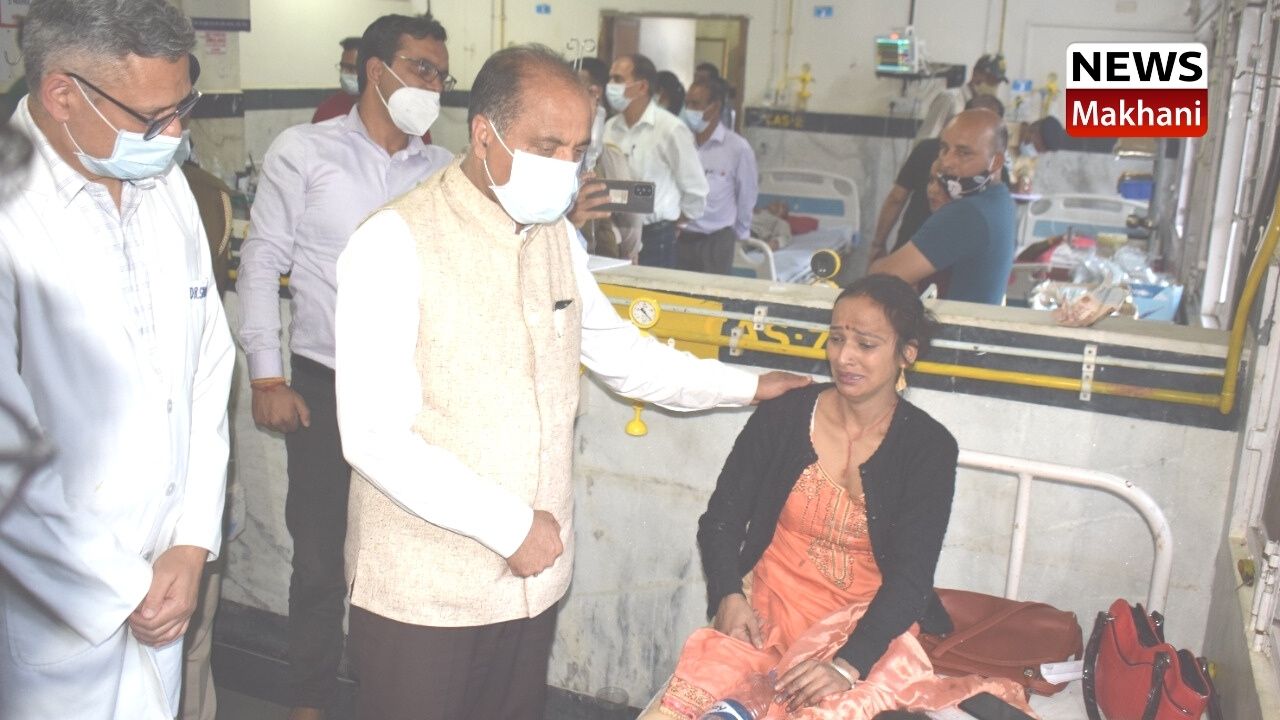 Chief Minister meets victims of Pandoh bus accident Chief Minister meets victims of Pandoh bus accident