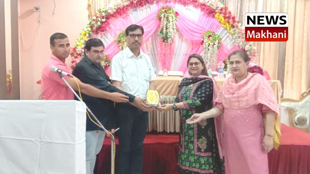 ਸਿਹਤ ਵਿਭਾਗ ਵੱਲੋ ਕੋਵਿਡ 19 ਦੋਰਾਂਨ ਲੋਕਾਂ ਦੀਆਂ ਜਾਂਨਾਂ ਬਚਾਉਣ ਵਾਲੇ ਅਧਿਕਾਰੀ/ਕਰਮਚਾਰੀਆਂ ਨੂੰ ਸਨਮਾਨਿਤ ਕੀਤਾ : ਸਿਵਲ ਸਰਜਨ ਸਿਹਤ ਵਿਭਾਗ ਵੱਲੋ ਕੋਵਿਡ 19 ਦੋਰਾਂਨ ਲੋਕਾਂ ਦੀਆਂ ਜਾਂਨਾਂ ਬਚਾਉਣ ਵਾਲੇ ਅਧਿਕਾਰੀ/ਕਰਮਚਾਰੀਆਂ ਨੂੰ ਸਨਮਾਨਿਤ ਕੀਤਾ : ਸਿਵਲ ਸਰਜਨ