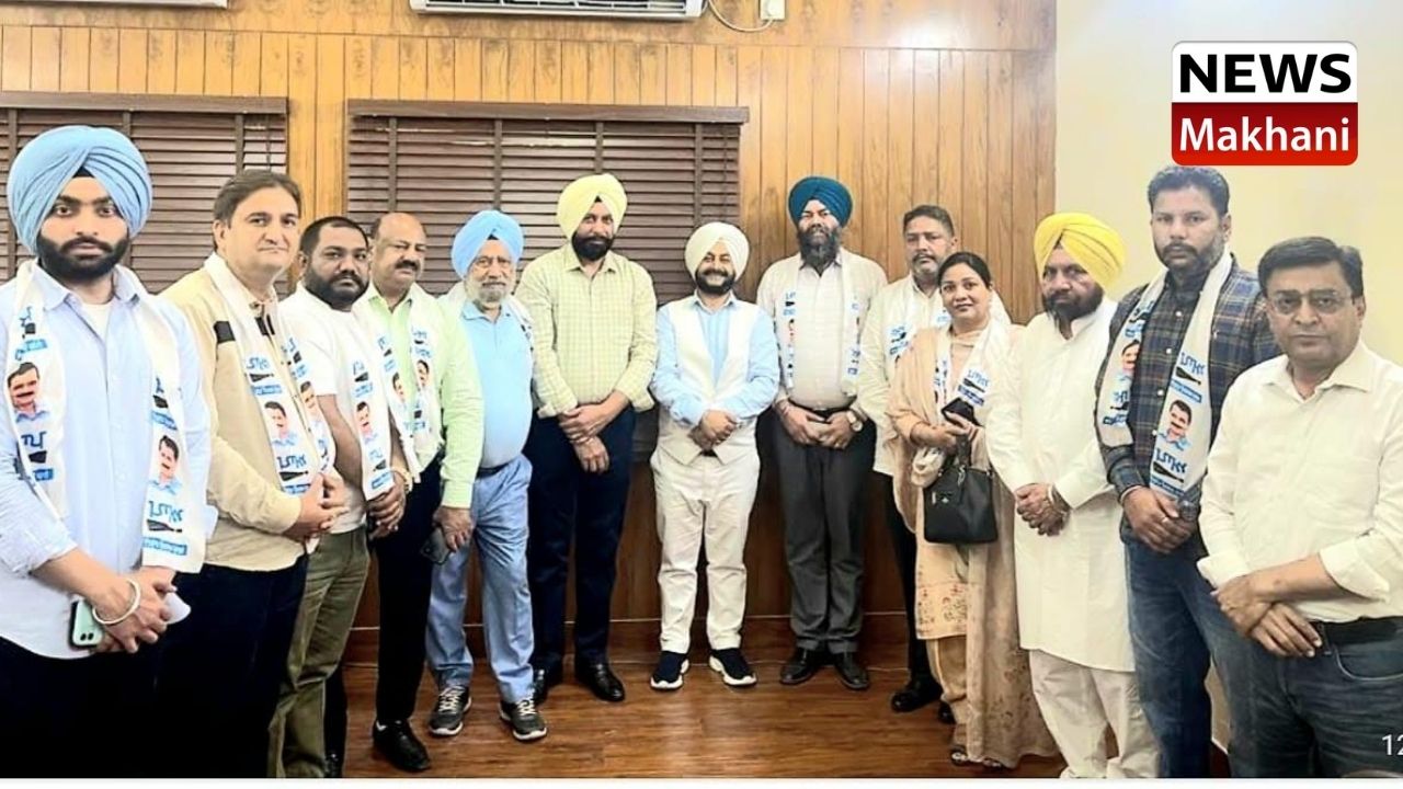 Councillors left BJP and Congress to join AAP Councillors left BJP and Congress to join AAP