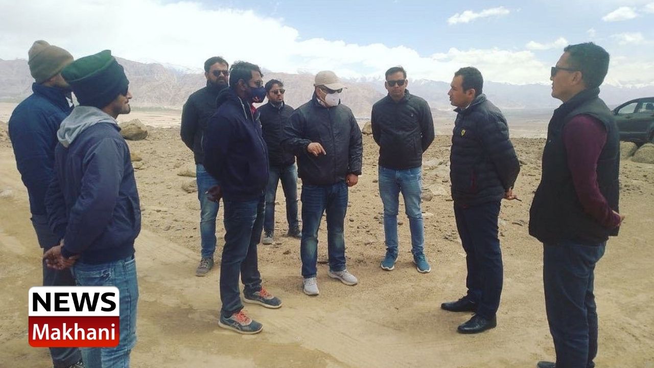 Secy Power visits 50 MW SPV at Taru Secy Power visits 50 MW SPV at Taru