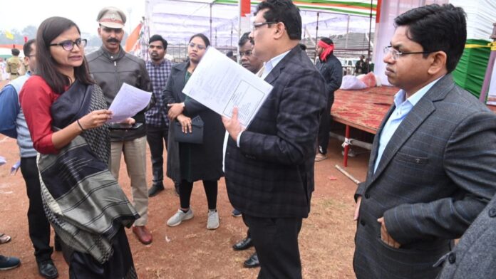कलेक्टर ने रविशंकर स्टेडियम का किया निरीक्षण