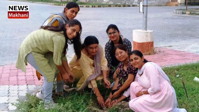 Senu Duggal(8) Senu Duggal(8)