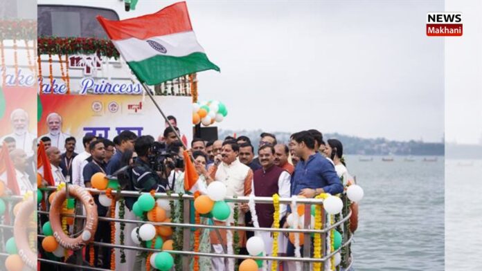 The country's largest tricolor will be installed in Bhopal's big pond