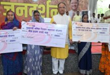 Raipur : Chief Minister Shri Vishnu Deo Sai Distributes Cheques to 12 Beneficiaries Under Various Schemes