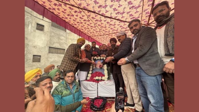 Congress leaders paid tribute to Dr. Manmohan Singh