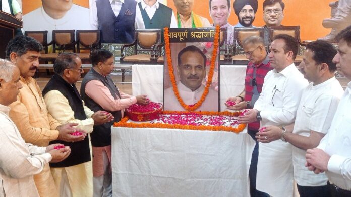 JK-BJP-pays-floral-tributes-to-Adv.-Ramesh-Arora1.jpg