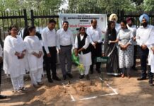 ”ਰੁੱਖ ਲਗਾਓ ਮੁਹਿੰਮ” ਤਹਿਤ ਜ਼ਿਲ੍ਹਾ ਅਦਾਲਤ ਰੂਪਨਗਰ ਵਿਖੇ ਸਮੂਹ ਜੂਡੀਸ਼ੀਅਲ ਅਫਸਰਾਂ ਵਲੋਂ ਲਗਾਏ ਗਏ ਪੌਦੇ