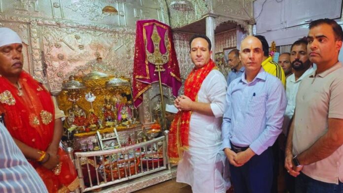 Sunil-Sharma-pays-obeisance-at-Machail-Mata-Shrine-emphasizes-better-infrastructure-for-pilgrims-.jpg