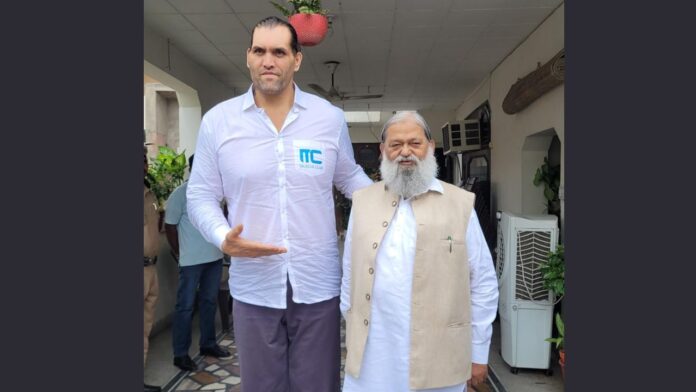 former-WWE-wrestler-The-Great-Khali-met-Anil-Vij.jpg