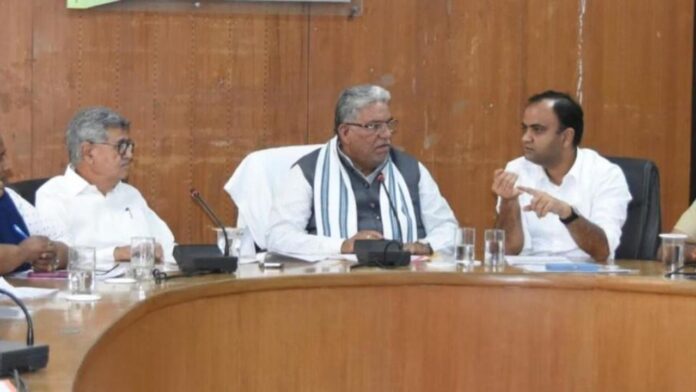 Development-and-Panchayat-Minister-Krishan-Lal-Panwar-chairs-the-meeting.jpg