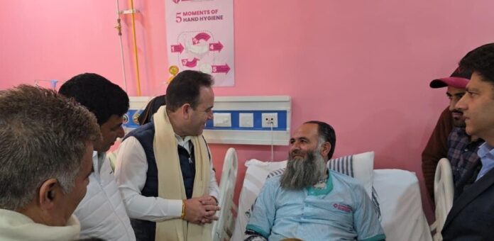 Sunil-Sharma-Visits-Ujala-Cygnus-Hospital-to-Inquire-About-Well-Being-of-Injured-in-Nowgam-Police-Station-Blast2.jpeg