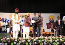 परिवहन क्षेत्र में बड़ी कंपनियों की एकाधिकारवादी पकड़ खत्म करने के लिए मुख्यमंत्री का बड़ा कदम, ‘रोज़गार क्रांति योजना’ के तहत बेरोज़गार युवाओं को 505 मिनी बस परमिट सौंपे