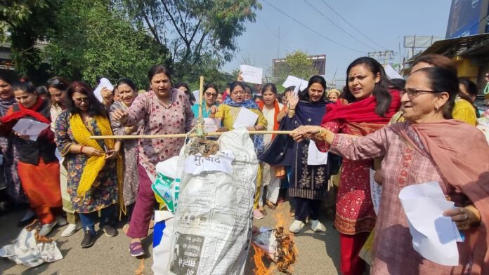 BJP-Mahila-Morcha-JK-Holds-Massive-Protest-at-Press-Club-Jammu1.jpeg