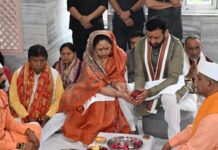 Chief Minister Sh. Nayab Singh Saini, accompanied by wife, pays obeisance at Mata Mansa Devi Temple on first day of Navratri
