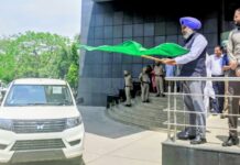 वित्त मंत्री हरपाल सिंह चीमा ने रिकॉर्ड राजस्व वृद्धि के बीच आबकारी एवं कर विभाग की एनफोर्समेंट को बढ़ावा देने के लिए 25 नए वाहनों को हरी झंडी दिखाकर रवाना किया