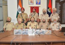 ਸਰਹੱਦ ਪਾਰੋਂ ਚੱਲ ਰਹੇ ਨਸ਼ਿਆਂ ਅਤੇ ਹਥਿਆਰਾਂ ਦੀ ਤਸਕਰੀ ਵਾਲੇ ਮਾਡਿਊਲ ਦਾ ਪਰਦਾਫਾਸ਼; 900 ਗ੍ਰਾਮ ਆਈਸੀਈ ਅਤੇ 5 ਪਿਸਤੌਲਾਂ ਸਮੇਤ ਤਿੰਨ ਮੁਲਜ਼ਮ ਅੰਮ੍ਰਿਤਸਰ ਤੋਂ ਗ੍ਰਿਫ਼ਤਾਰ