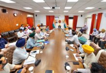 ਮੁੱਖ ਮੰਤਰੀ ਭਗਵੰਤ ਸਿੰਘ ਮਾਨ ਵੱਲੋਂ ਡਿਪਟੀ ਕਮਿਸ਼ਨਰਾਂ ਨੂੰ ਸਮਾਂ ਹੱਦ ਤੋਂ ਪਹਿਲਾਂ ਹੜ੍ਹ ਸੁਰੱਖਿਆ ਕਾਰਜ ਨੇਪਰੇ ਚਾੜ੍ਹਨ ਦੇ ਆਦੇਸ਼; ਕਿਹਾ ਕਿ ਸਰਕਾਰ ਲੋਕਾਂ ਨਾਲ ਮਜ਼ਬੂਤੀ ਨਾਲ ਖੜ੍ਹੀ ਹੈ