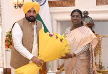 ਪੰਜਾਬ ਦੇ ਮੁੱਖ ਮੰਤਰੀ ਭਗਵੰਤ ਸਿੰਘ ਮਾਨ ਨੇ ਰਾਸ਼ਟਰਪਤੀ ਨਾਲ ਕੀਤੀ ਮੁਲਾਕਾਤ, ‘ਪੰਜਾਬ ਦੇ ਗੱਦਾਰ’ ਰਾਜ ਸਭਾ ਮੈਂਬਰਾਂ ਦੀ ਮੈਂਬਰਸ਼ਿਪ ਰੱਦ ਕਰਨ ਦੀ ਕੀਤੀ ਮੰਗ